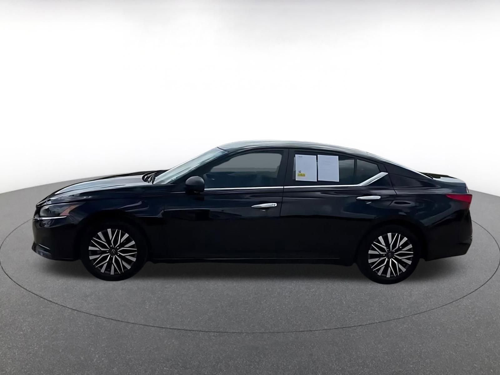 Used 2025 Nissan Altima 2.5 SV image 8