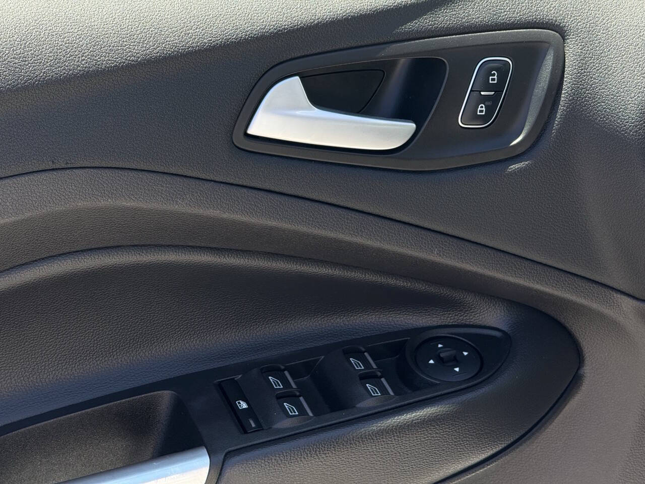 Used 2017 Ford C-MAX Energi SE w/ Interior Protection Package FWD image 10