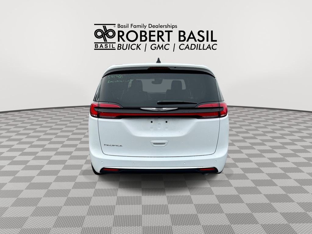Used 2025 Chrysler Pacifica Select FWD image 7
