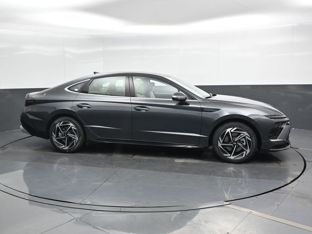 New 2026 Hyundai Sonata SEL FWD image 3