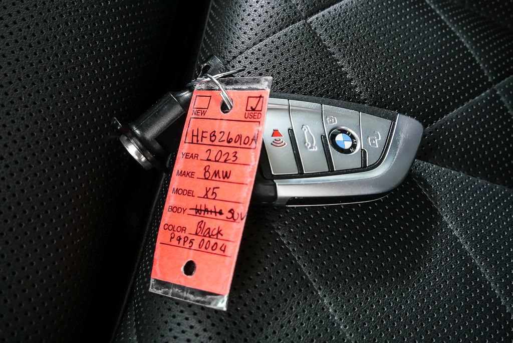 Used 2023 BMW X5 xDrive40i w/ Premium Package AWD/4WD image 38