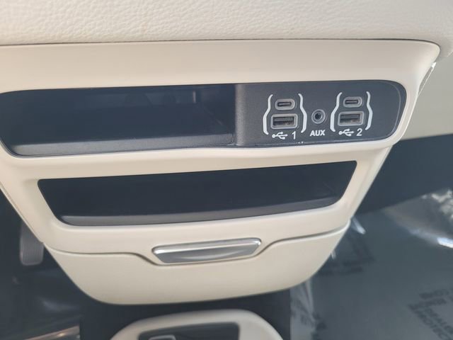 Used 2023 Chrysler Pacifica Touring-L image 25