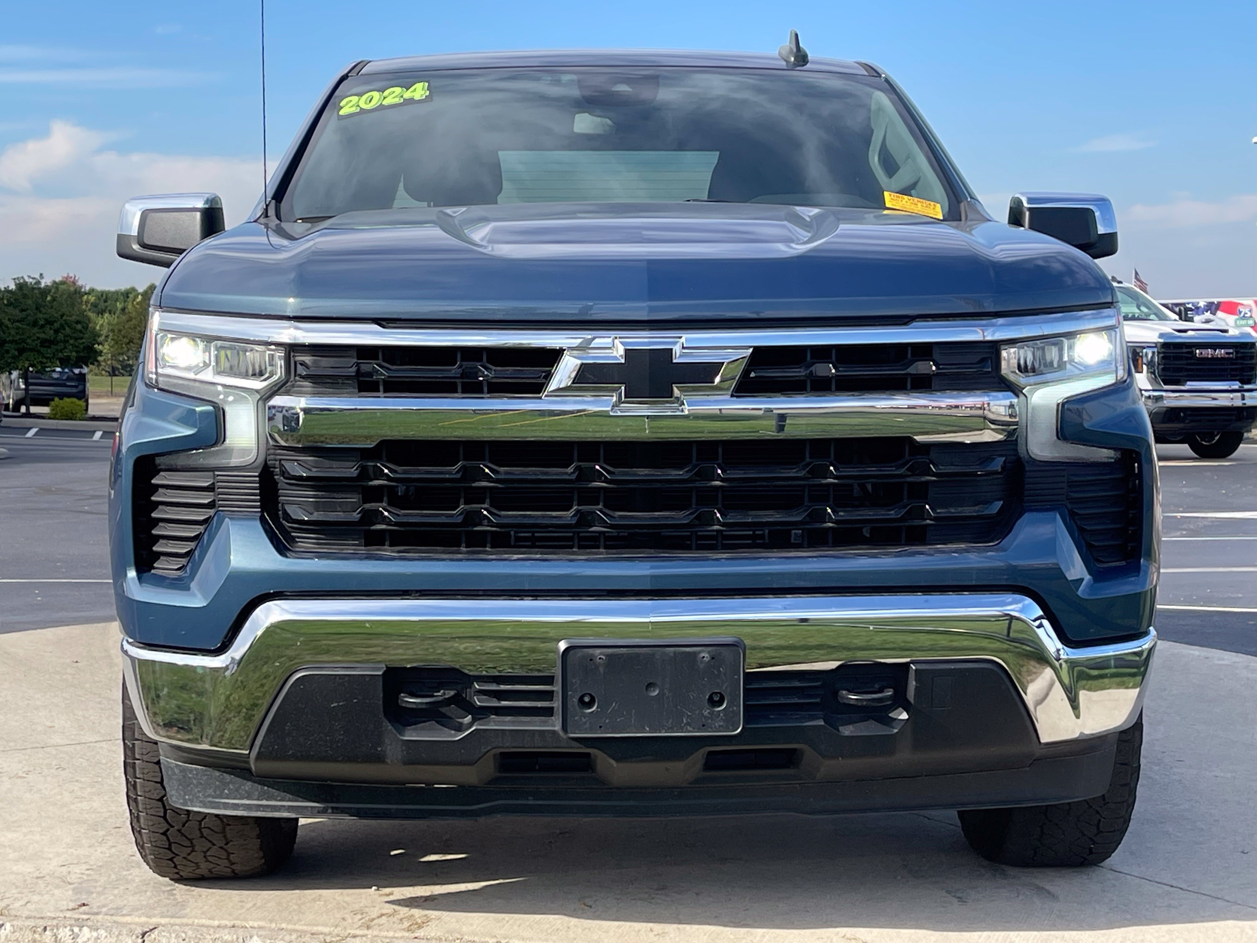 Used 2024 Chevrolet Silverado 1500 LT AWD/4WD image 2