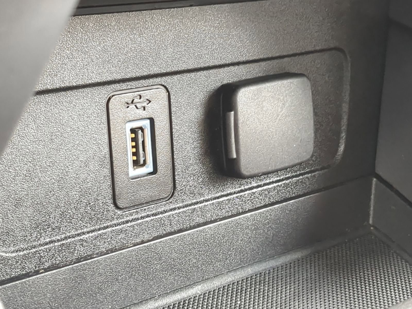 Used 2017 Ford Escape SE image 31