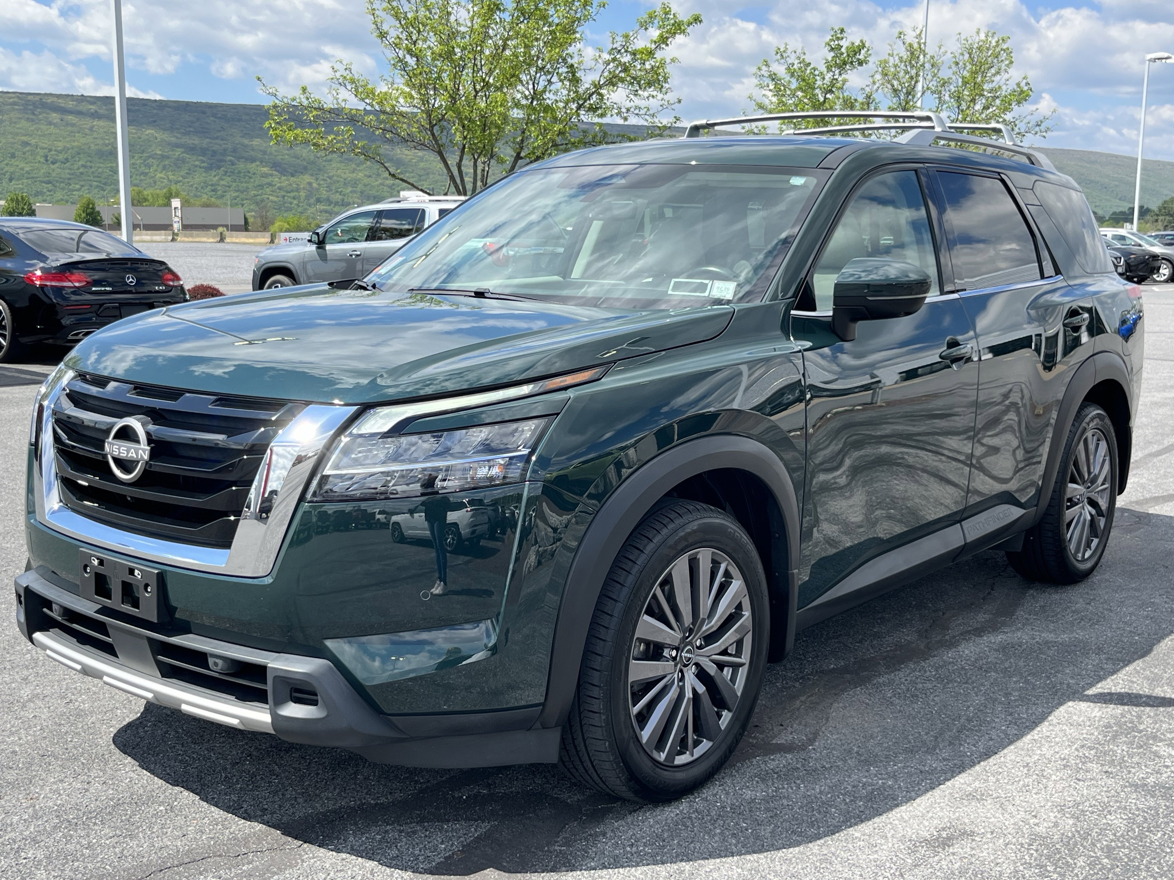 Used 2023 Nissan Pathfinder SL w/ SL Premium Package AWD/4WD image 10