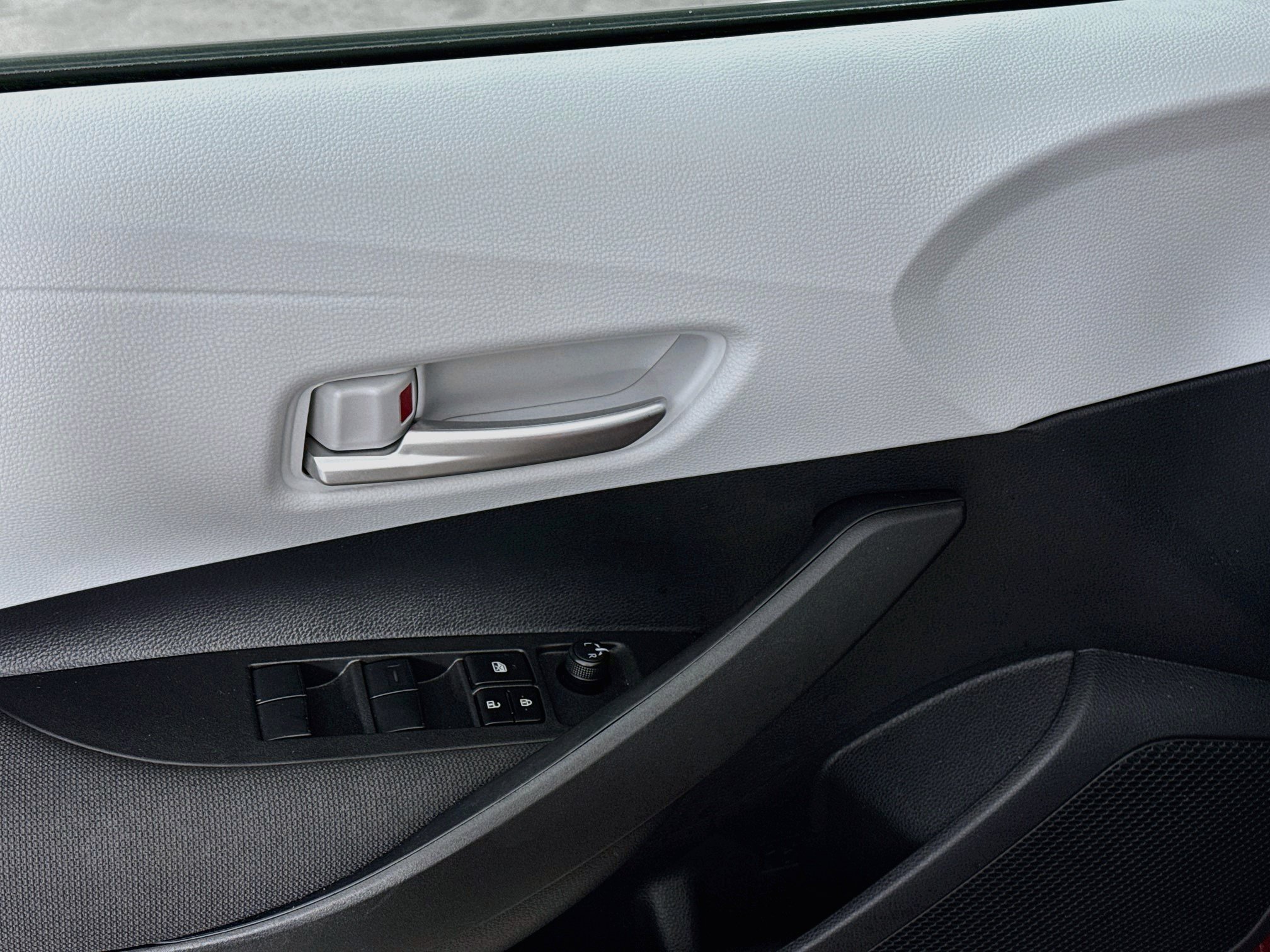 Certified 2026 Toyota Corolla SE w/ SE Package FWD image 18