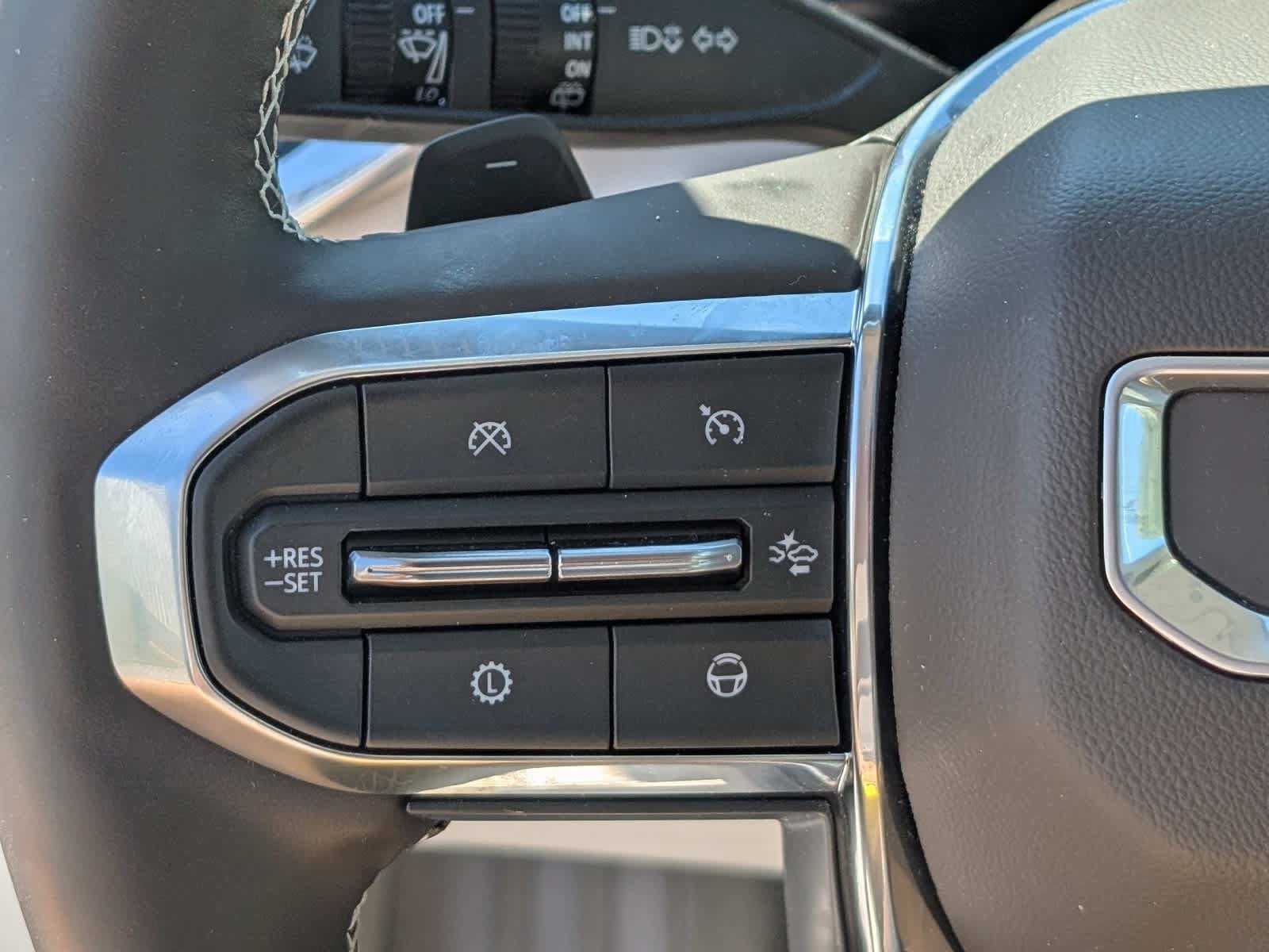 Used 2025 GMC Acadia Denali w/ Super Cruise Package FWD image 23
