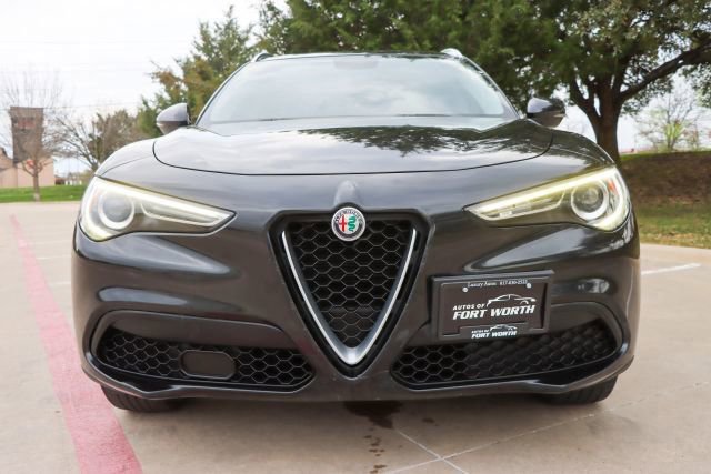 Used 2018 Alfa Romeo Stelvio AWD image 2