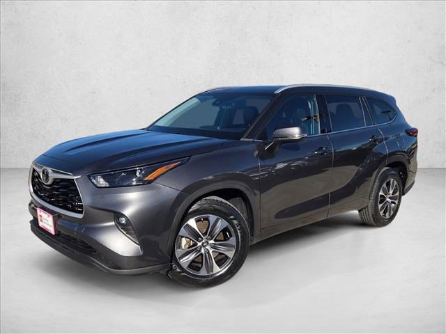 Used 2022 Toyota Highlander XLE