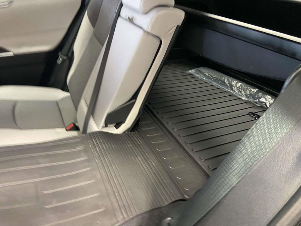 Used 2025 Toyota RAV4 XLE w/ Convenience Package AWD/4WD image 17