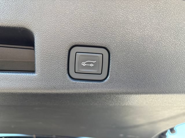 Used 2025 Chevrolet Traverse LT AWD/4WD image 23