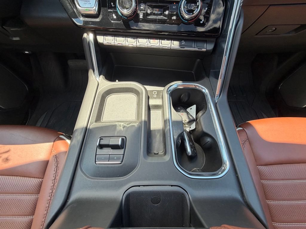 Used 2024 GMC Sierra 2500 Denali Ultimate AWD/4WD image 11