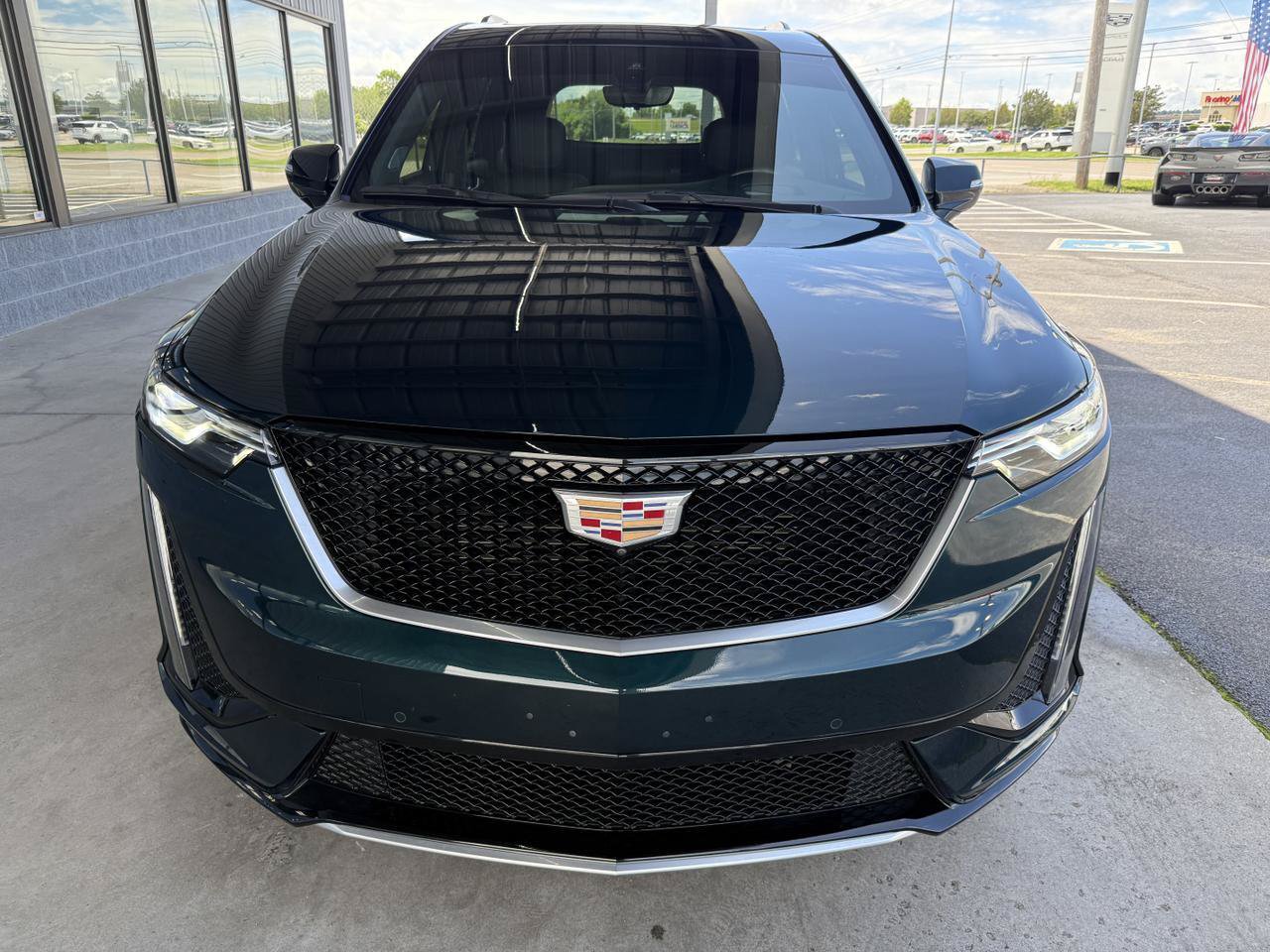 Used 2024 Cadillac XT6 Sport w/ Technology Package AWD/4WD image 2