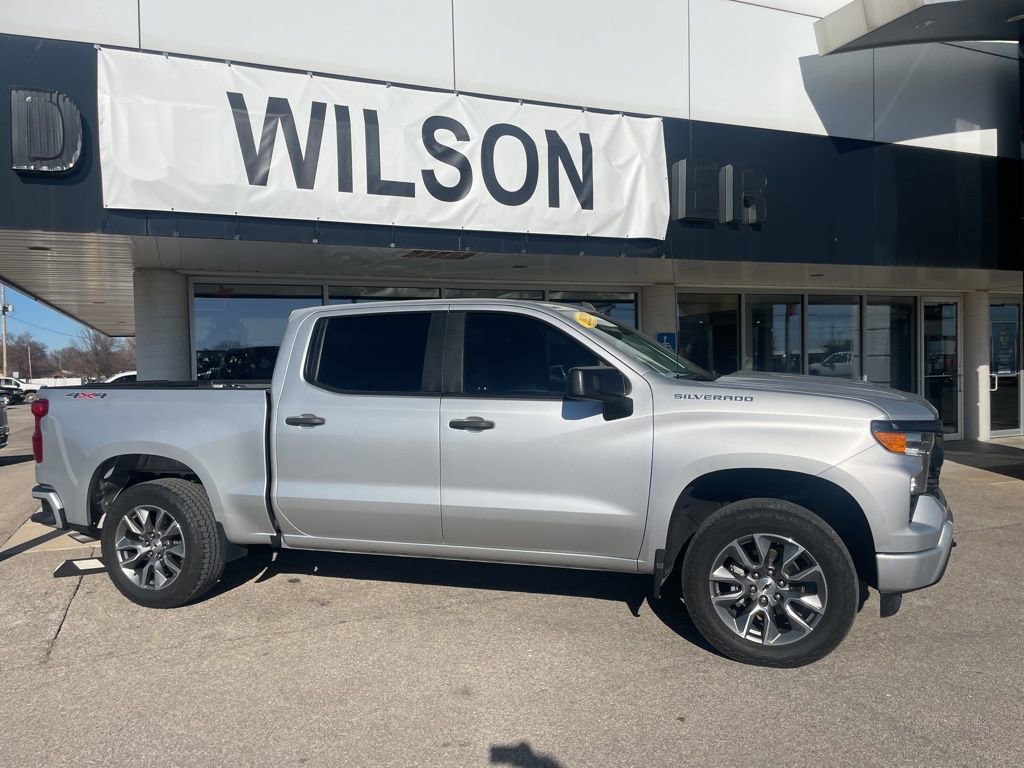 Used 2022 Chevrolet Silverado 1500 Custom image 2