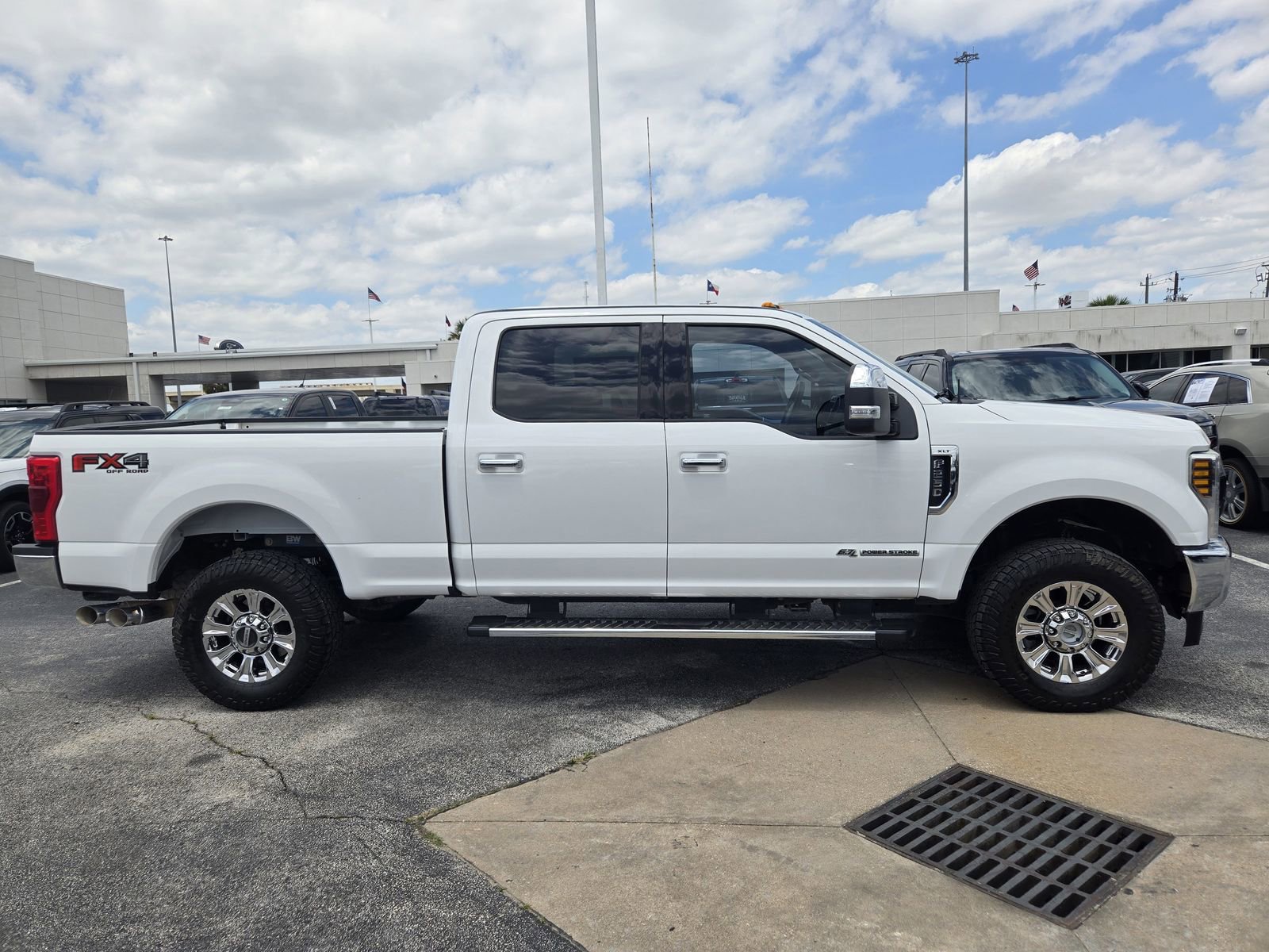 Used 2019 Ford F250 XLT w/ XLT Premium Package AWD/4WD image 4