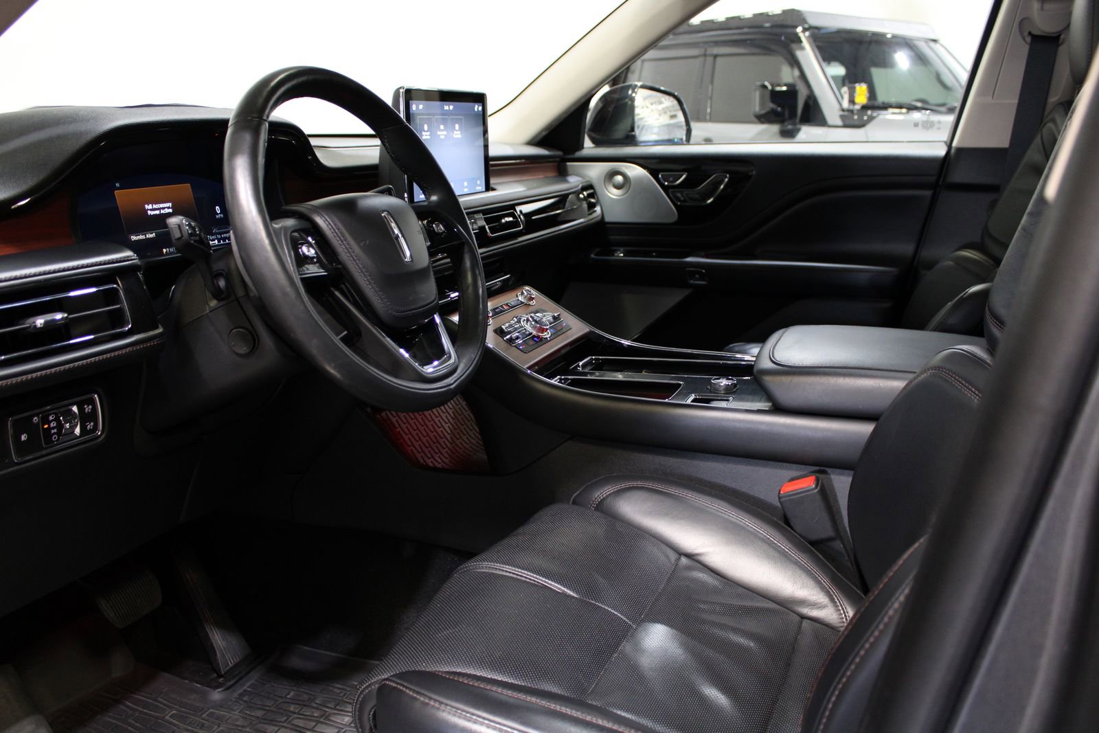 Used 2021 Lincoln Aviator Reserve w/ Equipment Group 202A AWD/4WD image 37