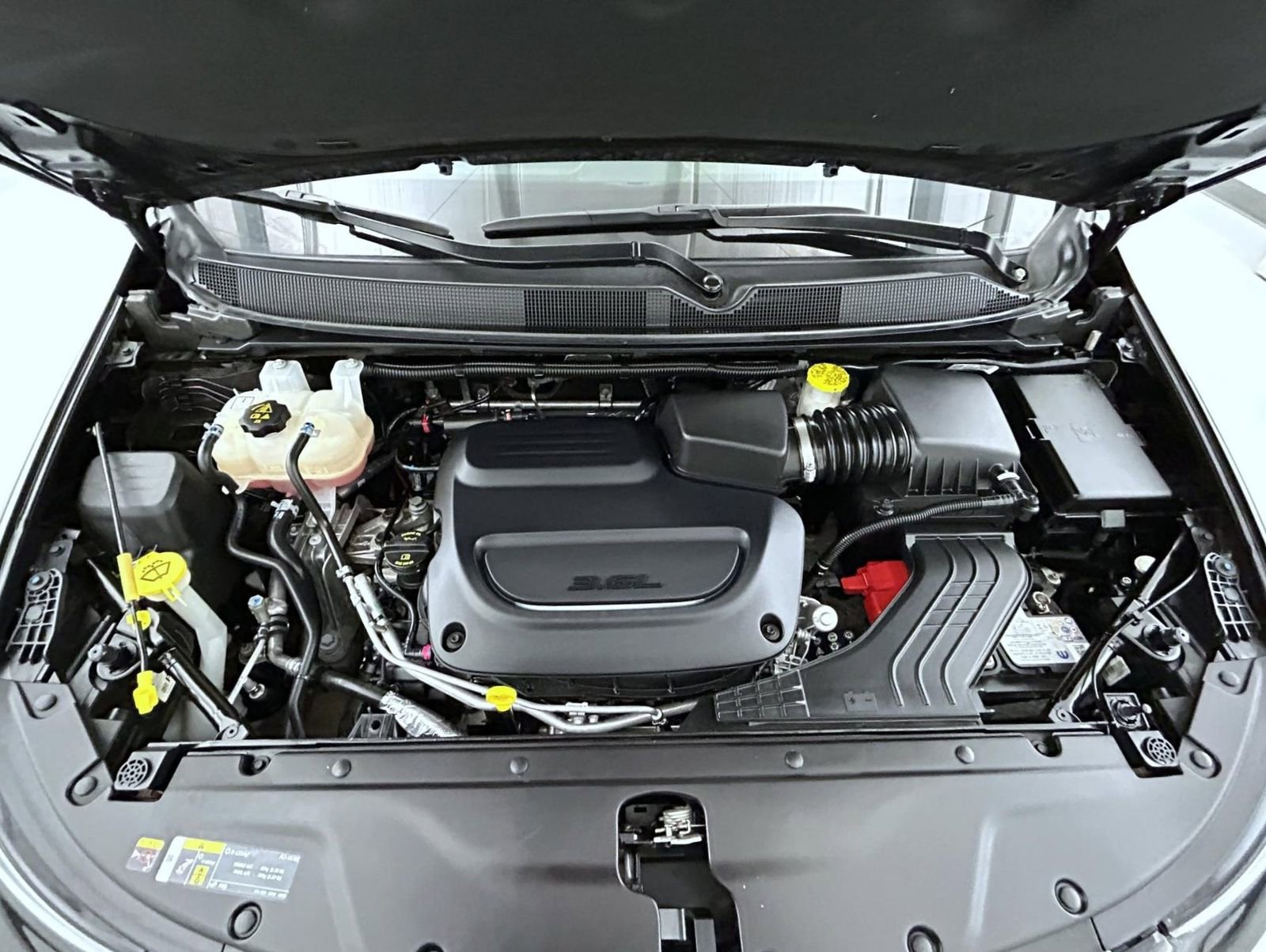 Used 2025 Chrysler Pacifica Select FWD image 24