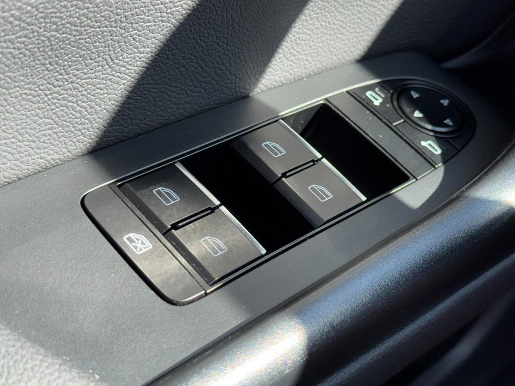 Used 2025 MAZDA CX-50 AWD 2.5 S w/ Premium Package image 21