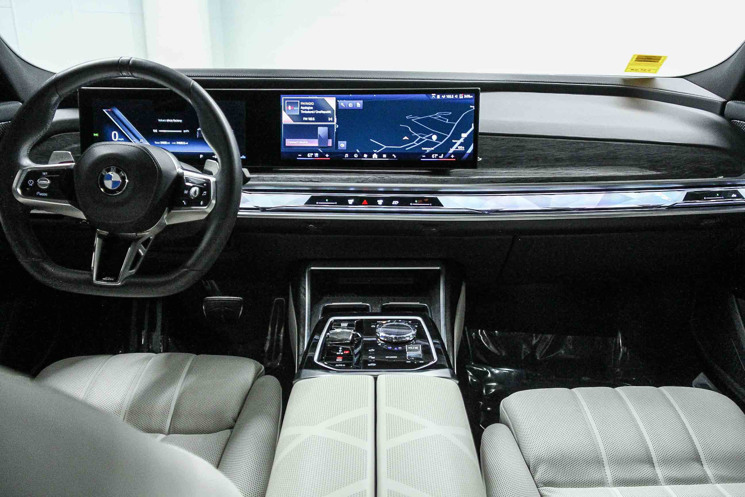 Certified 2024 BMW 760i xDrive w/ Executive Package AWD/4WD image 13
