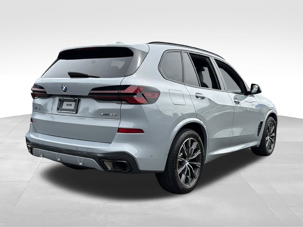 Used 2024 BMW X5 xDrive40i w/ M Sport Package AWD/4WD image 8