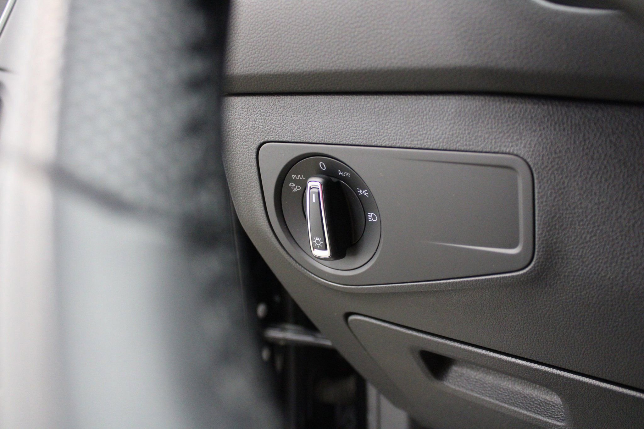 Used 2022 Volkswagen Tiguan SEL R-Line image 35