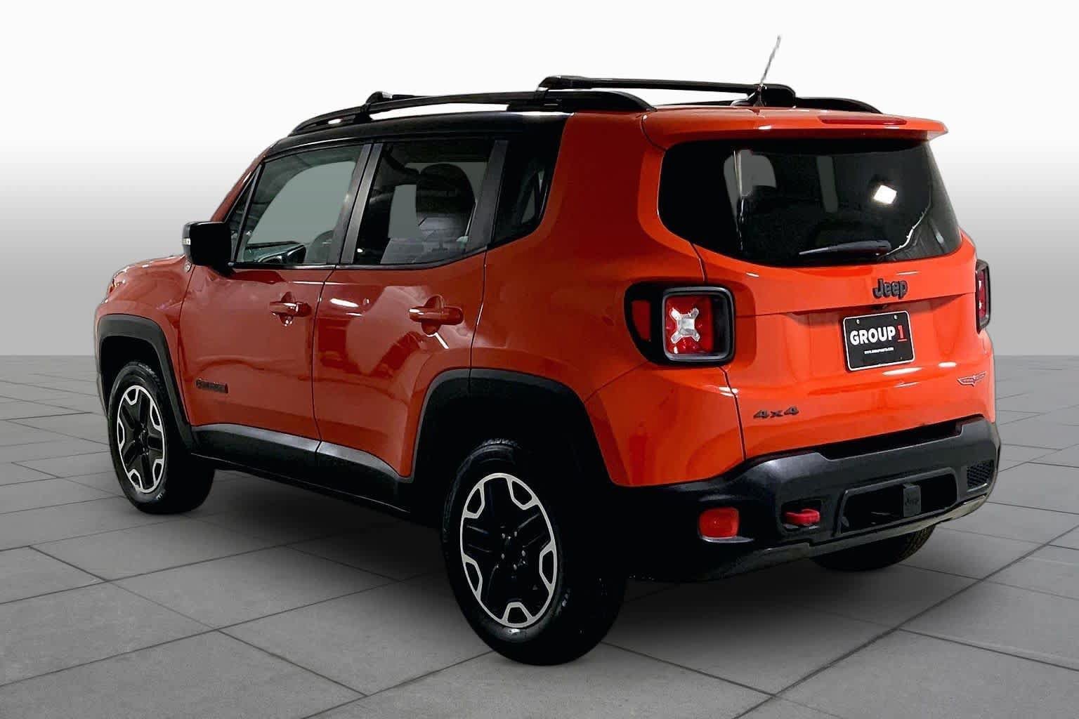 Used 2016 Jeep Renegade Trailhawk w/ Premium Trailhawk Package AWD/4WD image 10