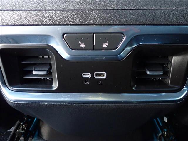 Used 2023 Chevrolet Silverado 1500 High Country w/ Technology Package AWD/4WD image 8
