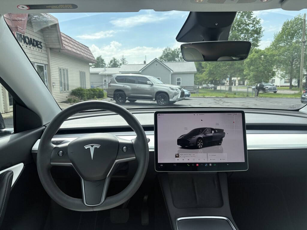 Used 2022 Tesla Model Y Long Range AWD/4WD image 34