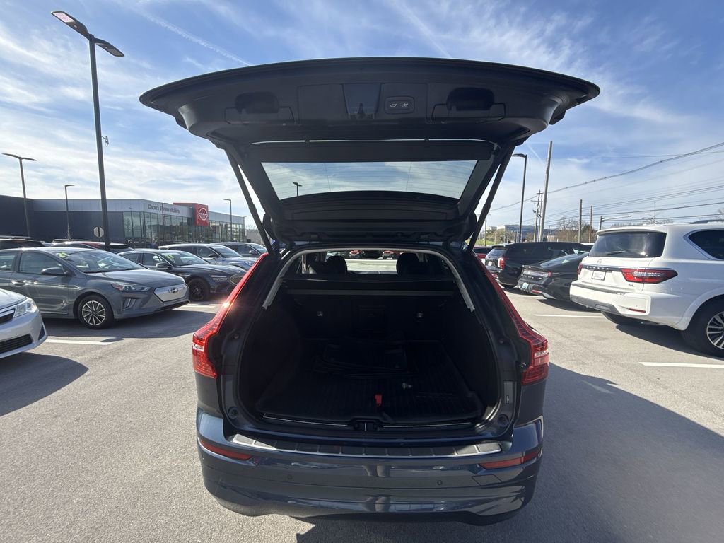 Used 2022 Volvo XC60 B5 Momentum w/ Climate Package AWD/4WD image 23