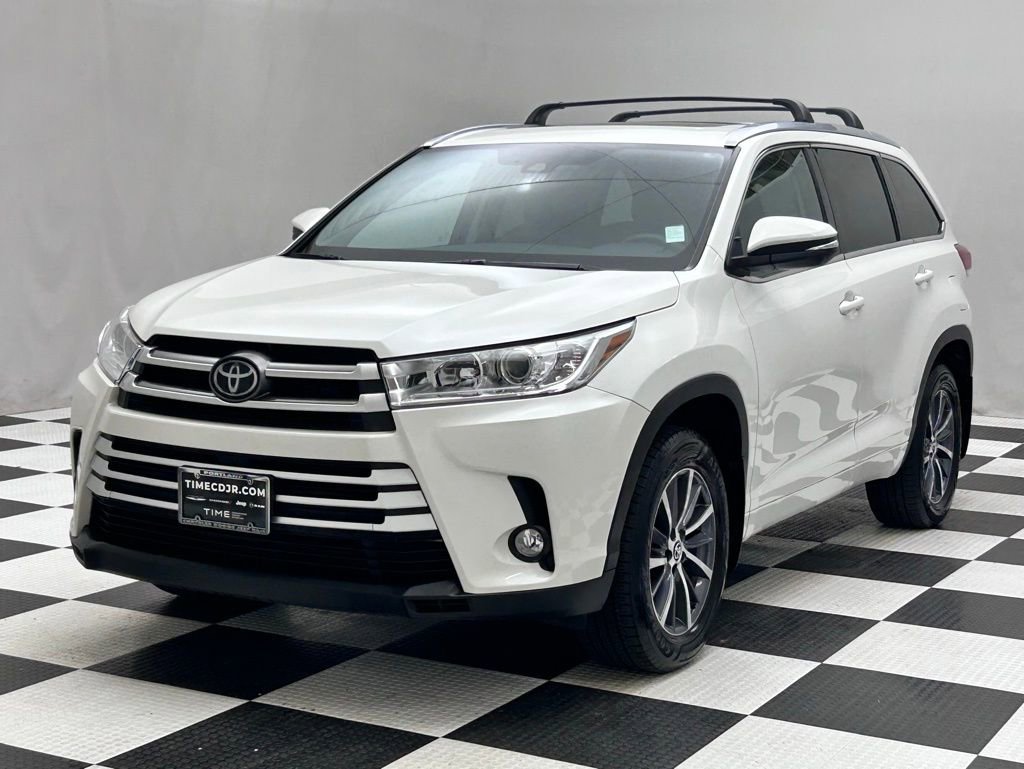 Used 2017 Toyota Highlander XLE image 4