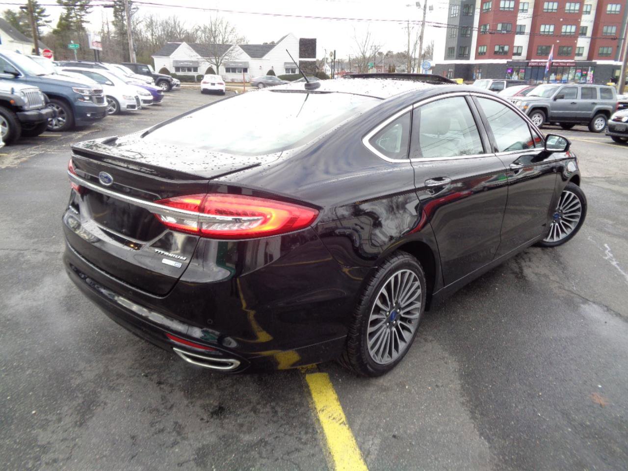 Used 2017 Ford Fusion Titanium image 2