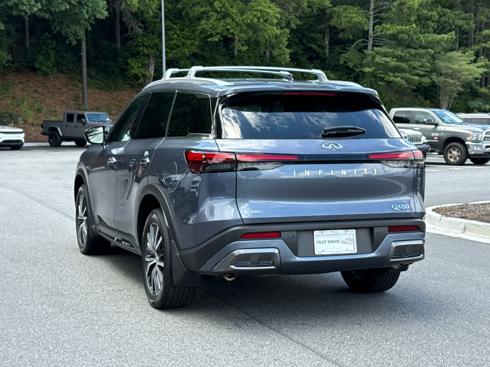 Used 2025 INFINITI QX60 Sensory AWD/4WD image 4