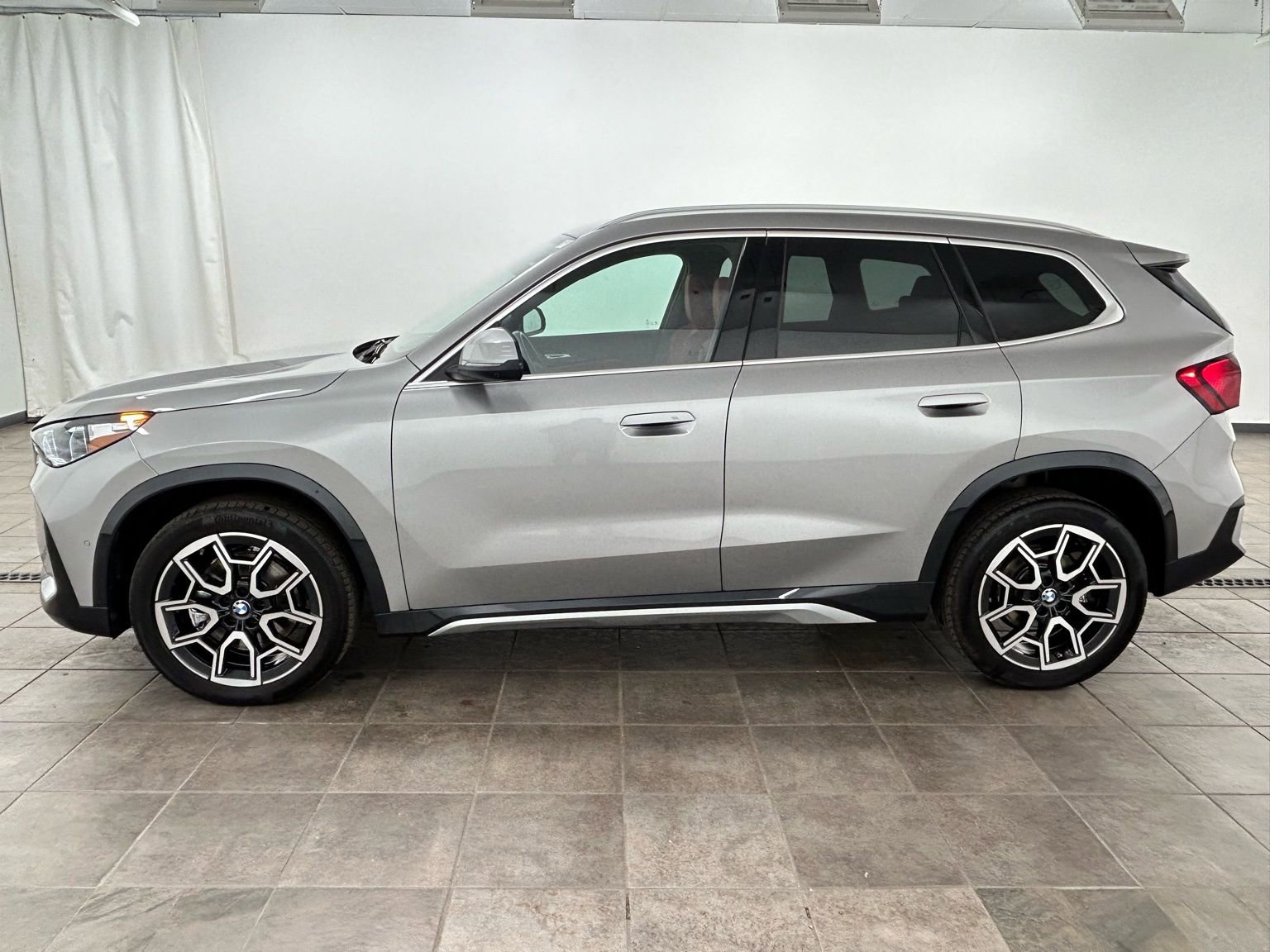 Used 2025 BMW X1 xDrive28i image 2