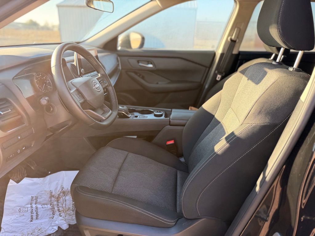 Certified 2025 Nissan Rogue SV image 9