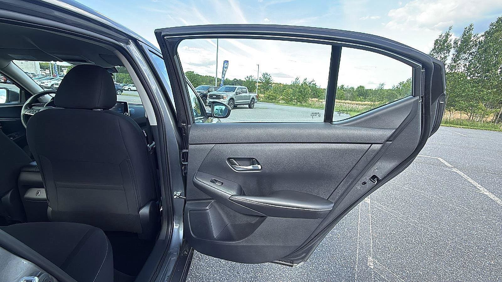 Used 2023 Nissan Sentra SV FWD image 19