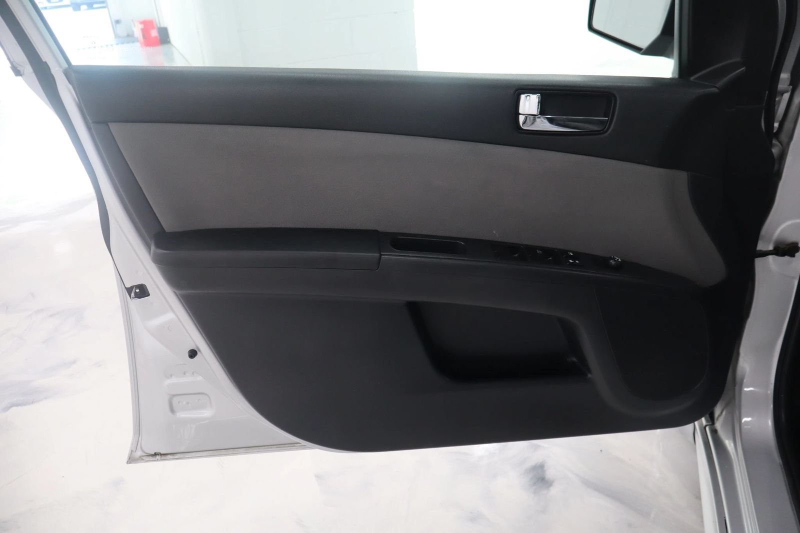 Used 2012 Nissan Sentra 2.0 SR w/ Special Edition Pkg FWD image 10