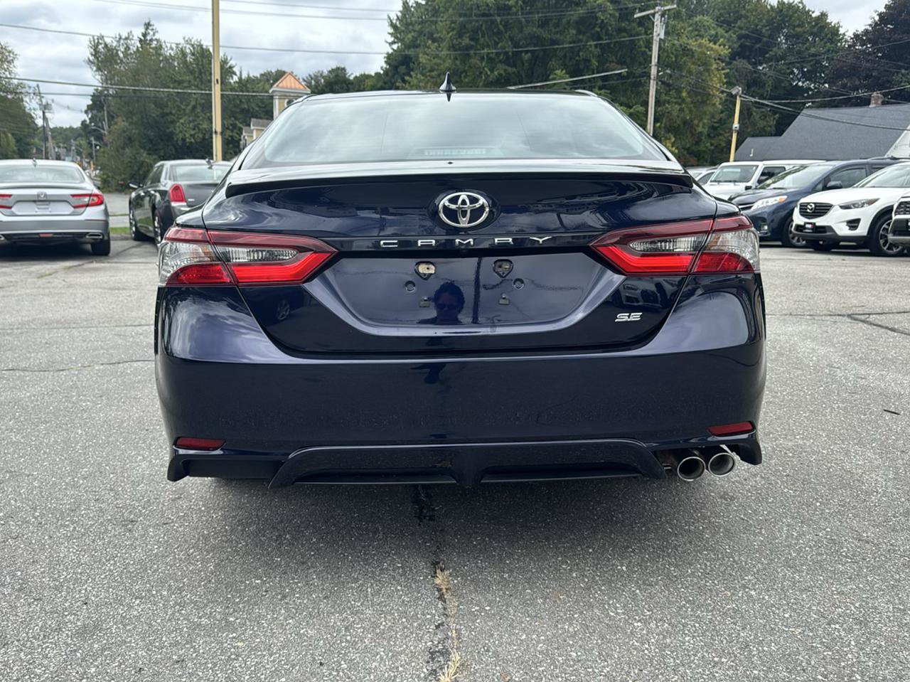 Used 2022 Toyota Camry SE FWD image 11
