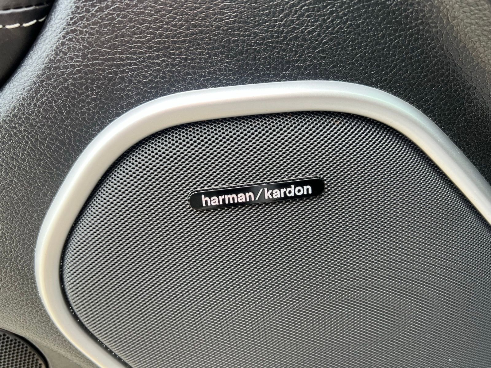 Used 2015 Jeep Grand Cherokee SRT w/ Luxury Group II image 21