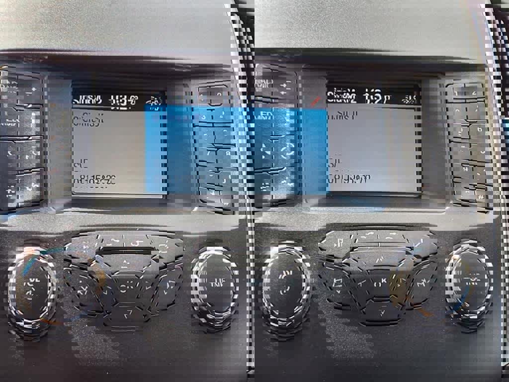 Used 2019 Ford Edge SE image 16