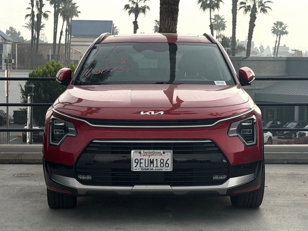 Used 2023 Kia Niro SX Touring image 2