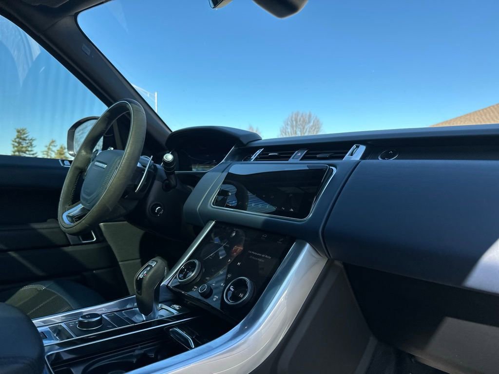 Used 2022 Land Rover Range Rover Sport HST image 25