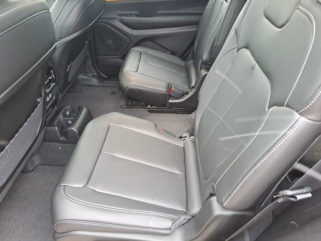 New 2025 Jeep Grand Cherokee L Limited w/ Black Appearance Package image 15