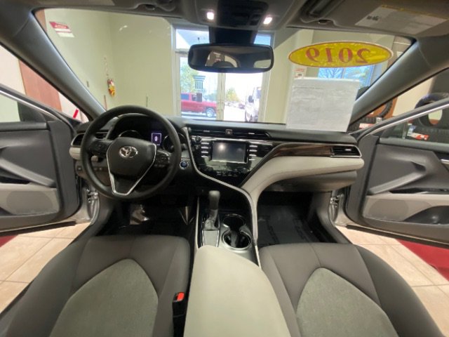 Used 2019 Toyota Camry LE w/ Convenience Package FWD image 29