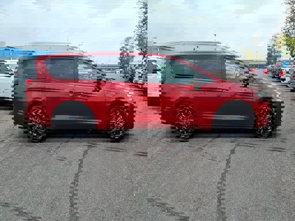 New 2026 Chrysler Pacifica Select image 18