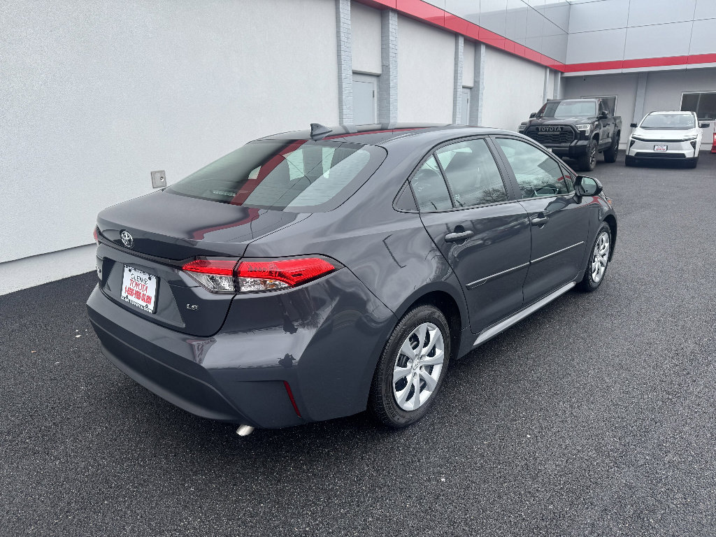 Used 2023 Toyota Corolla LE image 5
