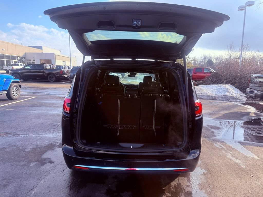 New 2026 Chrysler Pacifica Select FWD image 39