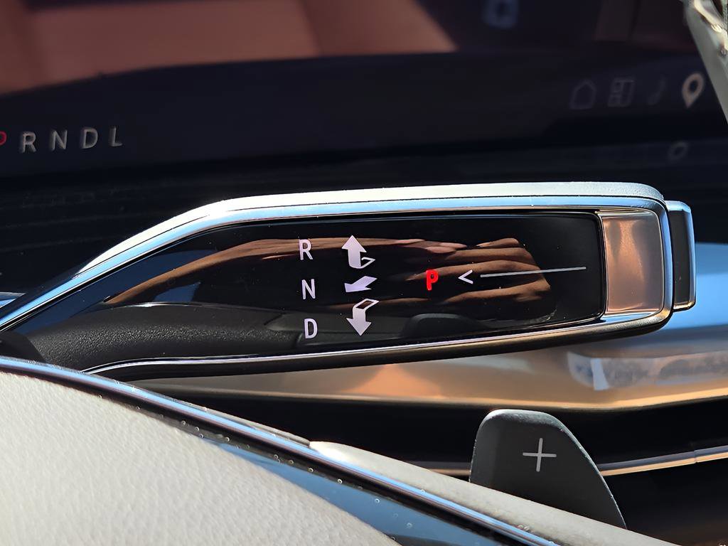 Used 2025 Cadillac Escalade Premium Luxury RWD image 18