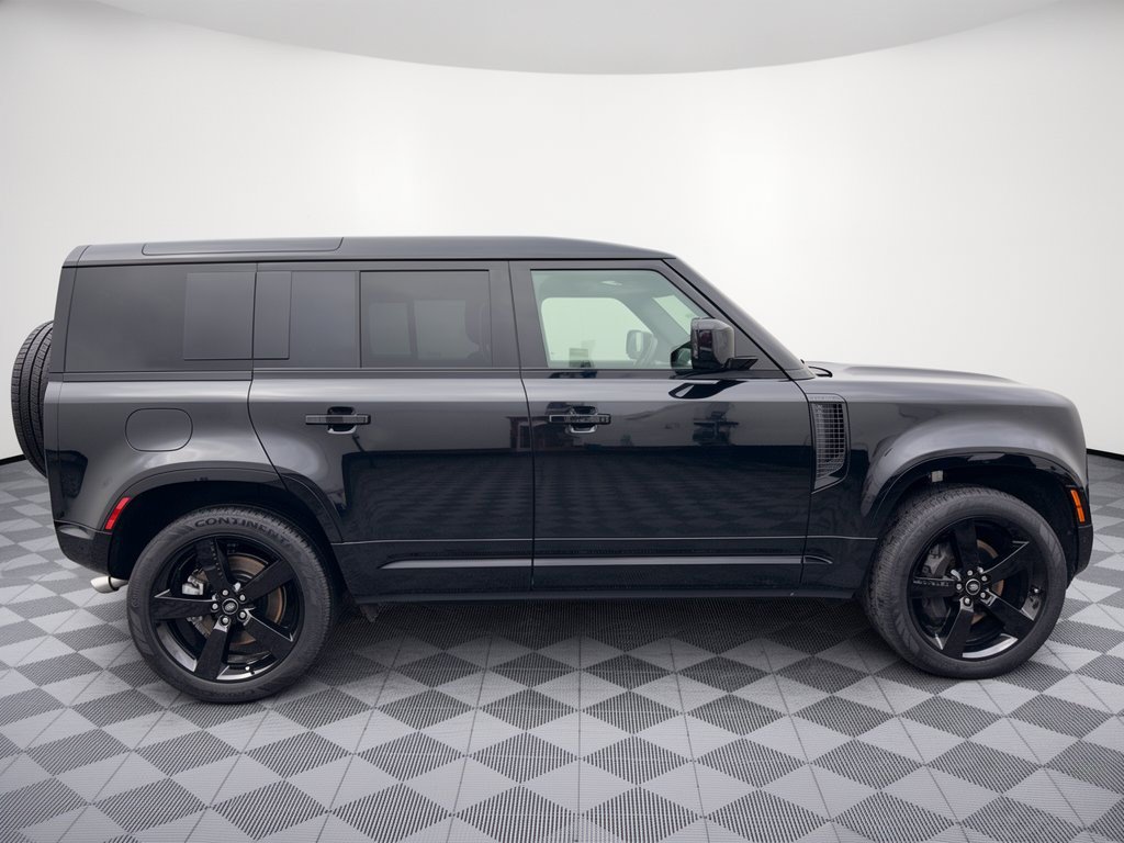 Used 2025 Land Rover Defender 110 X-Dynamic SE AWD/4WD image 8