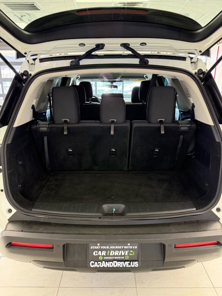 Used 2022 Nissan Pathfinder SV w/ SV Black Package image 8