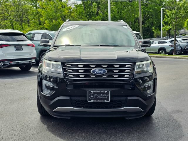 Used 2017 Ford Explorer XLT w/ Equipment Group 202A FWD image 4